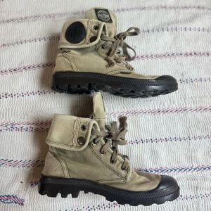 Palladium | Baggy Canvas Boots | 7.5